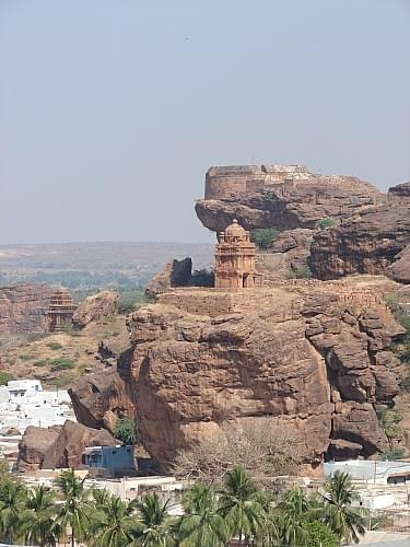 Widok na fort i świątynię, Badami