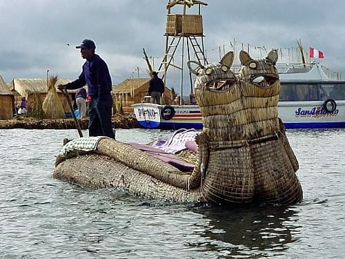 Łódz Indianina Uros na Jeziorze Titicaca, Peru