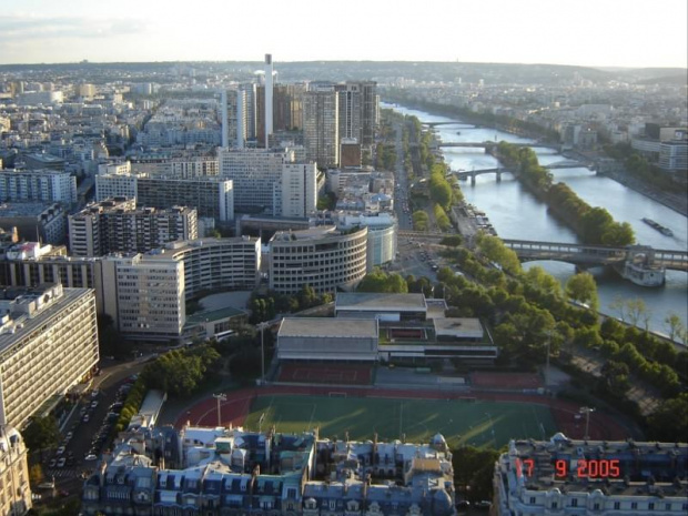 Paris VII (7. dzielnica Paryża) - widok z 2, piętra Wieży Eiffela #PiętraWieżyEiffela