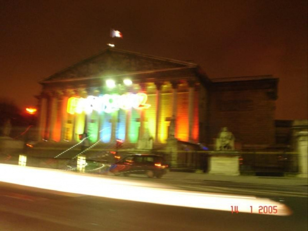 Paris VII (7. dzielnica Paryża) - Assemblée Nationale - dekoracje na Igrzyska Olimpijskie 2012. Pó?niej okazało się, że nie Paryż a Londyn wygrał