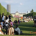 Paris VII (7. dzielnica Paryża) - Champ de Mars (Pole Marsowe) - spory pas zieleni między Wież? Eiffela (F - Tour Eiffel) a Szkoł? Wojskow? (F - École Militaire)