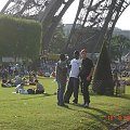 Paris VII (7. dzielnica Paryża) - Champ de Mars (Pole Marsowe) - spory pas zieleni między Wież Eiffela (F - Tour Eiffel) a Szkoł Wojskow (F - École Militaire)