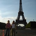 Paris VII (7. dzielnica Paryża) - Champ de Mars (Pole Marsowe) - spory pas zieleni między Wieżš Eiffela (F - Tour Eiffel) a Szkołš Wojskowš (F - École Militaire)