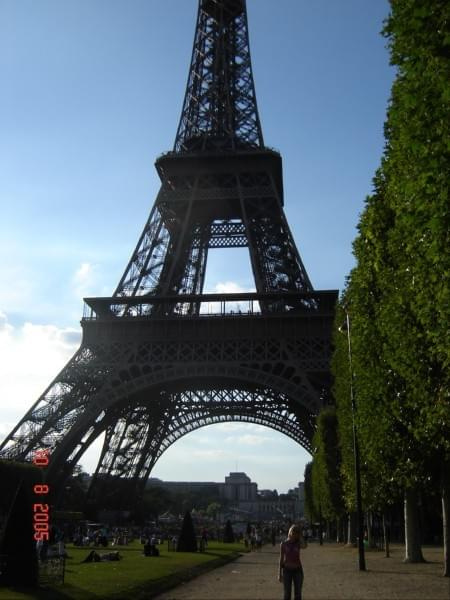 Paris VII (7. dzielnica Paryża) - Champ de Mars (Pole Marsowe) - spory pas zieleni między Wież? Eiffela (F - Tour Eiffel) a Szkoł? Wojskow? (F - École Militaire)