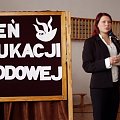 Apel z okazji Dnia edukacji Narodowej przygotowany przez koło teatralne ZSRCKu w Łodzierzy