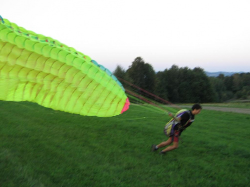 Twój samolot w plecaczku...hangar w szafie...paraglide :)