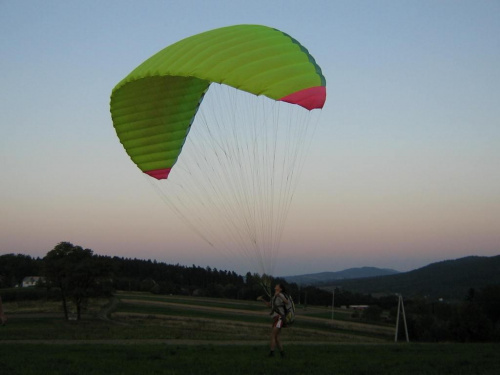 Twój samolot w plecaczku...hangar w szafie...paraglide :)