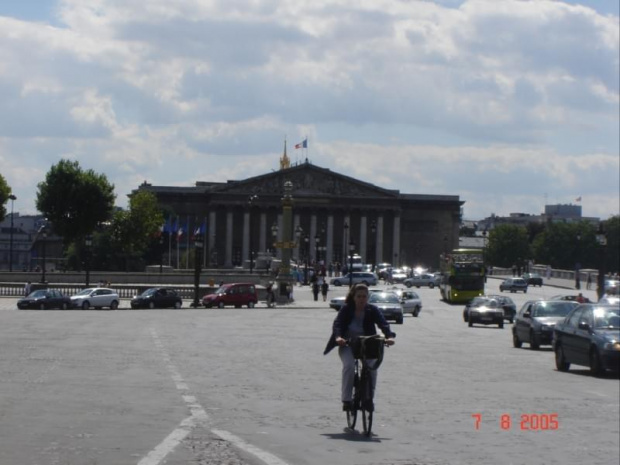 Paris VIII (8. dzielnica Paryża) - Plac Concorde - widok na Assemblée Nationale