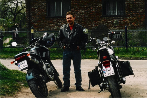 Kumpel i jego Kawasaki Vulcan po prawej.
