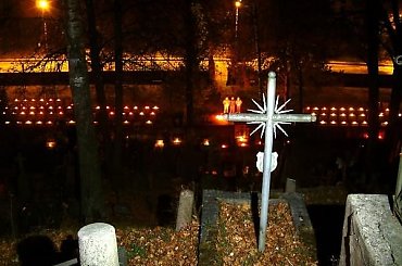 Widok z cmentarza Rossa na cmentarzyk wojskowy. #RossaCmentarz