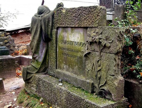 Jeden z piekniejszych pomnikow Rossy - na grobie Stanisława Kierlicza (1872 - 1910).Grob na obszarze Gorki Literackiej. #RossaCmentarz