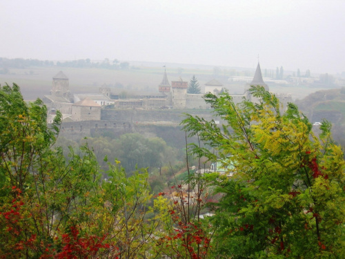 Kamieniec Podolski - widok na Starą Fortecę z miasta