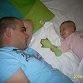 Tato popatrz! Trzymam grzechotke!