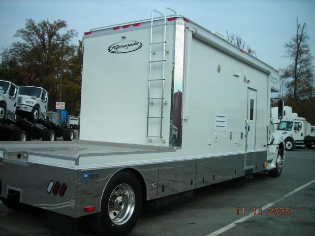 Freightliner Columbia Camper