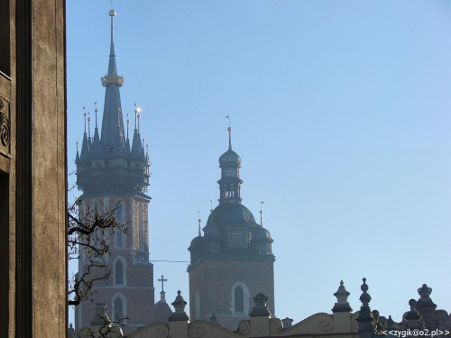 Z oddali #Kościół #Mariacki #Rynek #Wieże