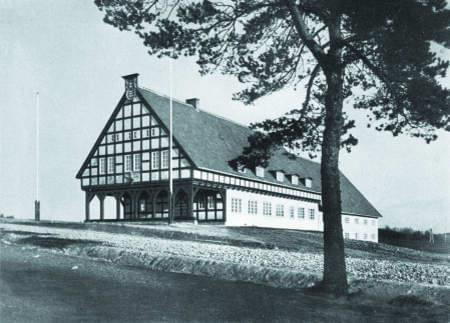 Budynek Niemieckiej szkoły szybowcowej, tak wygladał na początku XIX wieku.