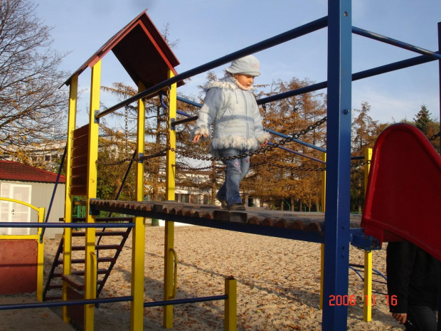 SUPER POGODA, TATA NA WOLNYM WIEĆ TO IDEALNY MOMENT NA RODZINNY SPACEREK ;)