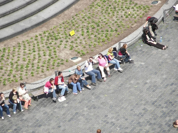 Widok z wieży ratuszowej na rynek Starego Miasta. #Praga #Rynek #Zegar #Ratusz #Miasto