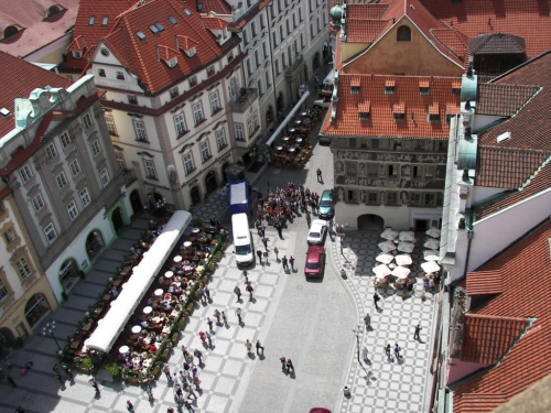 Widok z wieży ratuszowej na rynek Starego Miasta. #Praga #Rynek #Zegar #Ratusz #Miasto