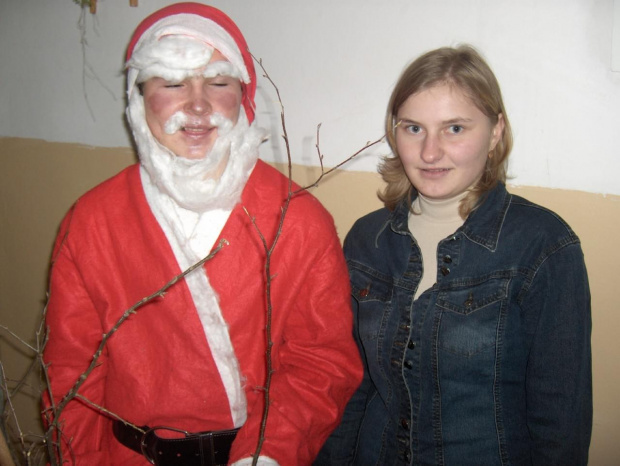 6 grudnia to tradycyjne Mikołajki. Młodzież z Internatu ZS w Sobieszynie również doczekała się swojego Mikołaja #Sobieszyn #Mikołajki #AnnaKurek