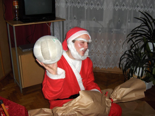6 grudnia to tradycyjne Mikołajki. Młodzież z Internatu ZS w Sobieszynie również doczekała się swojego Mikołaja #Sobieszyn #Mikołajki #KamilMajchrzak