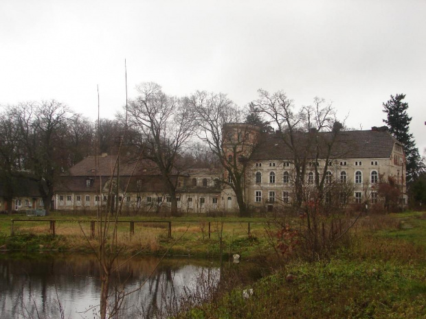 Cecenowo - Zespół folwarczny, murowany z 1857 roku oraz II połowy XIX wieku