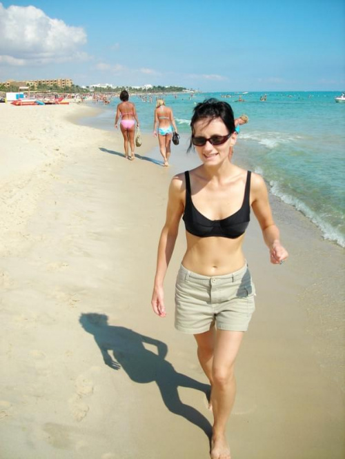 J na plaży w Sousse #wakacje #plaża #kobieta