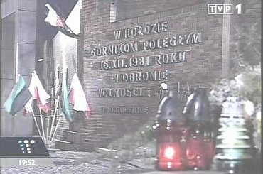 Specjalne wydanie głównych "Wiadomości" 13 grudnia 2006 roku - 25. rocznica ogłoszenia stanu wojennego.
www.TVPmaniak.tv.pl #tvp #tvp1 #wiadomości #gawryluk #dorota #StanWojenny #tvpmaniak