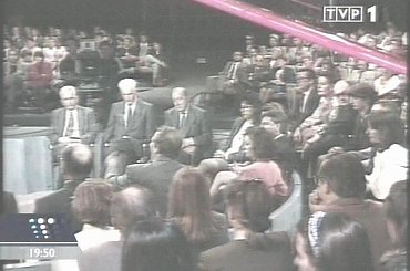 Specjalne wydanie głównych "Wiadomości" 13 grudnia 2006 roku - 25. rocznica ogłoszenia stanu wojennego.
www.TVPmaniak.tv.pl #tvp #tvp1 #wiadomości #gawryluk #dorota #StanWojenny #tvpmaniak