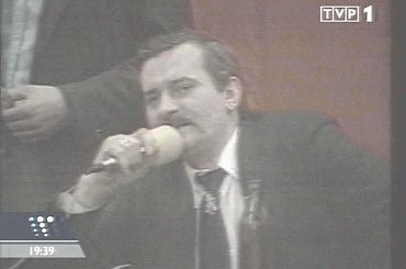 Specjalne wydanie głównych "Wiadomości" 13 grudnia 2006 roku - 25. rocznica ogłoszenia stanu wojennego.
www.TVPmaniak.tv.pl #tvp #tvp1 #wiadomości #gawryluk #dorota #StanWojenny #tvpmaniak