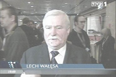 Specjalne wydanie głównych "Wiadomości" 13 grudnia 2006 roku - 25. rocznica ogłoszenia stanu wojennego.
www.TVPmaniak.tv.pl #tvp #tvp1 #wiadomości #gawryluk #dorota #StanWojenny #tvpmaniak