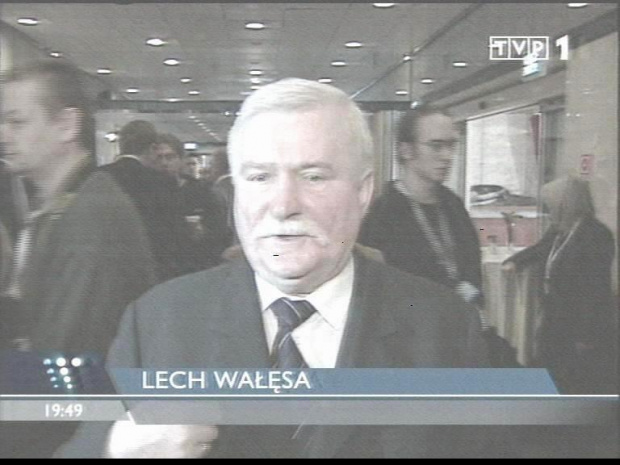 Specjalne wydanie głównych "Wiadomości" 13 grudnia 2006 roku - 25. rocznica ogłoszenia stanu wojennego.
www.TVPmaniak.tv.pl #tvp #tvp1 #wiadomości #gawryluk #dorota #StanWojenny #tvpmaniak