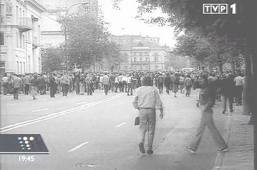 Specjalne wydanie głównych "Wiadomości" 13 grudnia 2006 roku - 25. rocznica ogłoszenia stanu wojennego.
www.TVPmaniak.tv.pl #tvp #tvp1 #wiadomości #gawryluk #dorota #StanWojenny #tvpmaniak