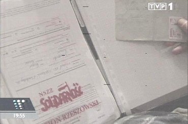 Specjalne wydanie głównych "Wiadomości" 13 grudnia 2006 roku - 25. rocznica ogłoszenia stanu wojennego.
www.TVPmaniak.tv.pl #tvp #tvp1 #wiadomości #gawryluk #dorota #StanWojenny #tvpmaniak