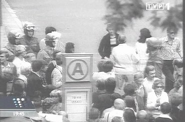 Specjalne wydanie głównych "Wiadomości" 13 grudnia 2006 roku - 25. rocznica ogłoszenia stanu wojennego.
www.TVPmaniak.tv.pl #tvp #tvp1 #wiadomości #gawryluk #dorota #StanWojenny #tvpmaniak