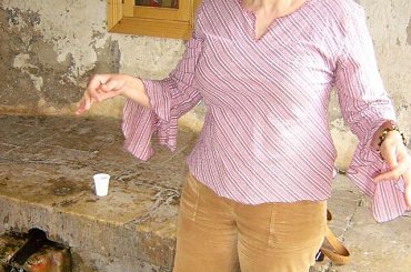 Gruzja-Gelati,moja siostra Ola przy zrodle #Gruzja #widoki #zabytki #miejsca