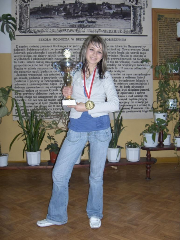 Kolejny sukces Brzozowiaków -
14 grudnia 2006 r. szkolna drużyna ULKS zwyciężyła w Halowych Igrzyskach Szkół Ponadgimnazjalnych Województwa Lubelskiego zorganizowanych w Nałęczowie #Sport #Brzozowiak #JustynaKonopka