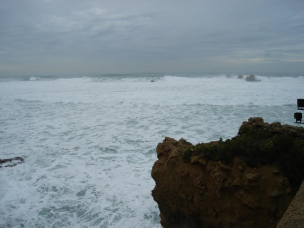 Biarritz - duża miejscowość 15 km przed Hiszpanią. Wszystko w tym mieście jest napisane w dwóch językach - po francusku i po baskijsku.