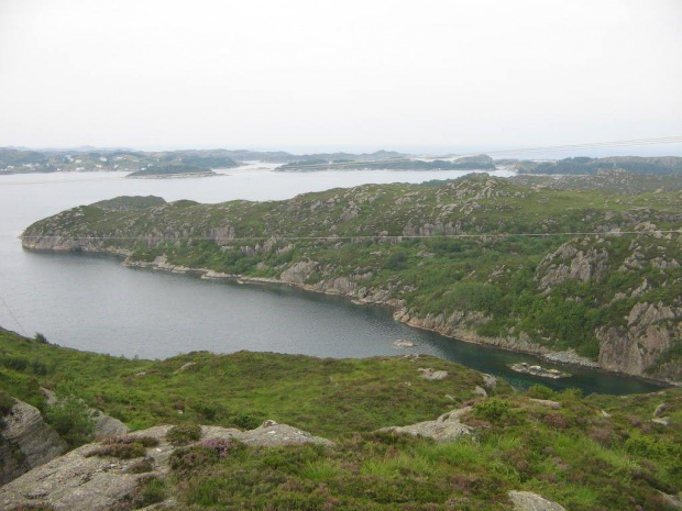Sutra (tzn. spalona wyspa) czyzby? #widoki #Norwegia #natura #słońce #woda