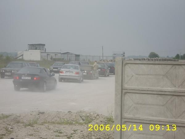 Beemkowicze na płytach lotniska- III ZLOT BMW Skarbimierz 14.05.2005