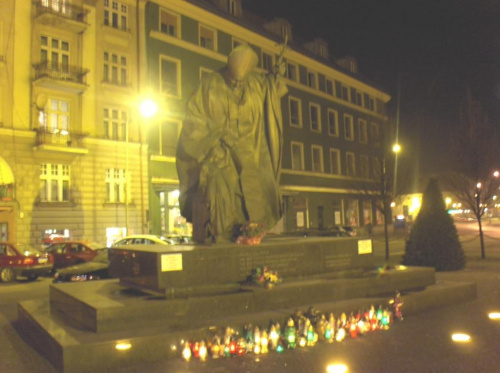 Pomnik Jana Pawła II na placu św.Józefa