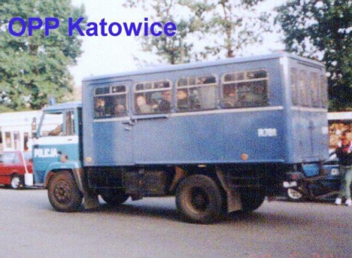STAR 200 -NADWOZIE TYPU AUTOSAN N113-01
Samochód należy do Oddziału Prewencji Policji w Katowicach
Star 500 tzw. "dyskoteka" - pamiętają schyłkowy okres ZOMO, zostały wprowadzone około 1988 roku, wypierały one wcześniejsze modele - Stary 28....