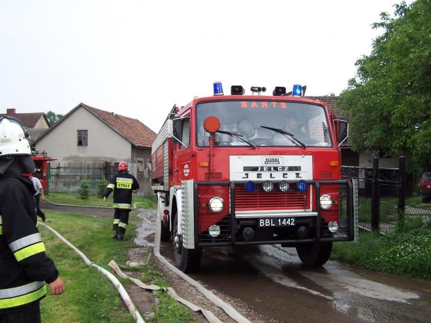 ciężki samochód gaśniczy wodno- pianowy GCBA 6/32 typ 004 na podwoziu JELCZ 325 D TURBO
-----------
Fot- dzięki uprzejmości druchów z jednostki OSP HECZNAROWICE