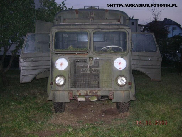 ambulans rengenowski AUM 117 na podwoziu samochodu STAR 25 L.
---------
Fot- YETI