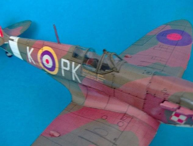 Samolot myśliwski Spitfire Mk II 1:33 TH by Gulumik