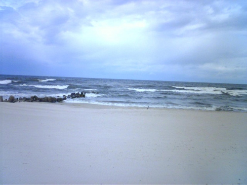 #bałtyk #brzeg #BrzydkaPogoda #chmury #fale #Maj2006 #morze #piasek #plaża #pobierowo #spacer #urlop #wczasy #wybrzeże
