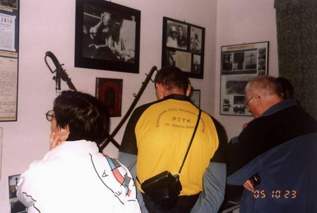 Rajd Staszowskiego Klubu Rowerowego PTTK do Domu Pamięci Adama Bienia w Ossali #PTTK #zwiedzanie