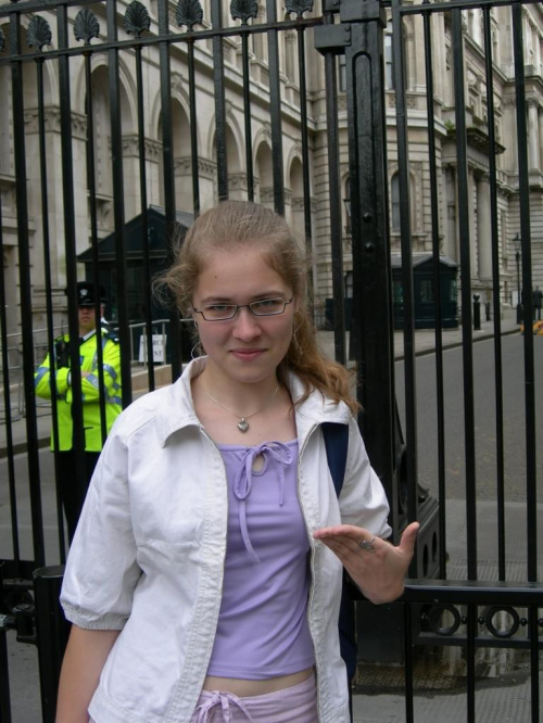 Monika na Downing Street.